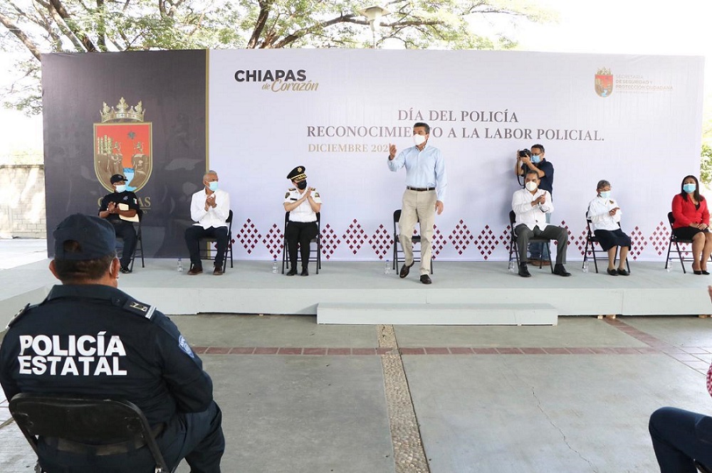 Zepeda Soto reconoce a policías