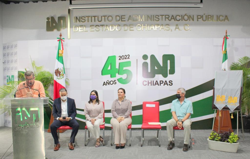 El H. Congreso del Estado Chiapas entrega reconocimiento al Instituto de Administración Pública A.C., por su Contribución al Desarrollo de la Administración Pública en la entidad