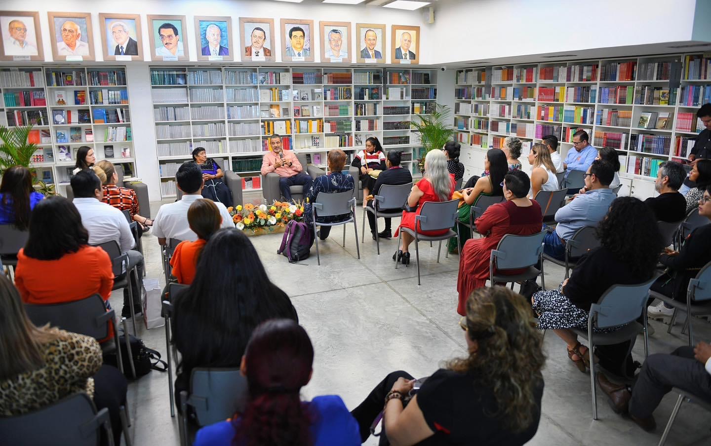 Presenta UNACH el libro “Trecientas hormigas” de la escritora, intérprete y traductora, Juana María Ruiz Ortiz