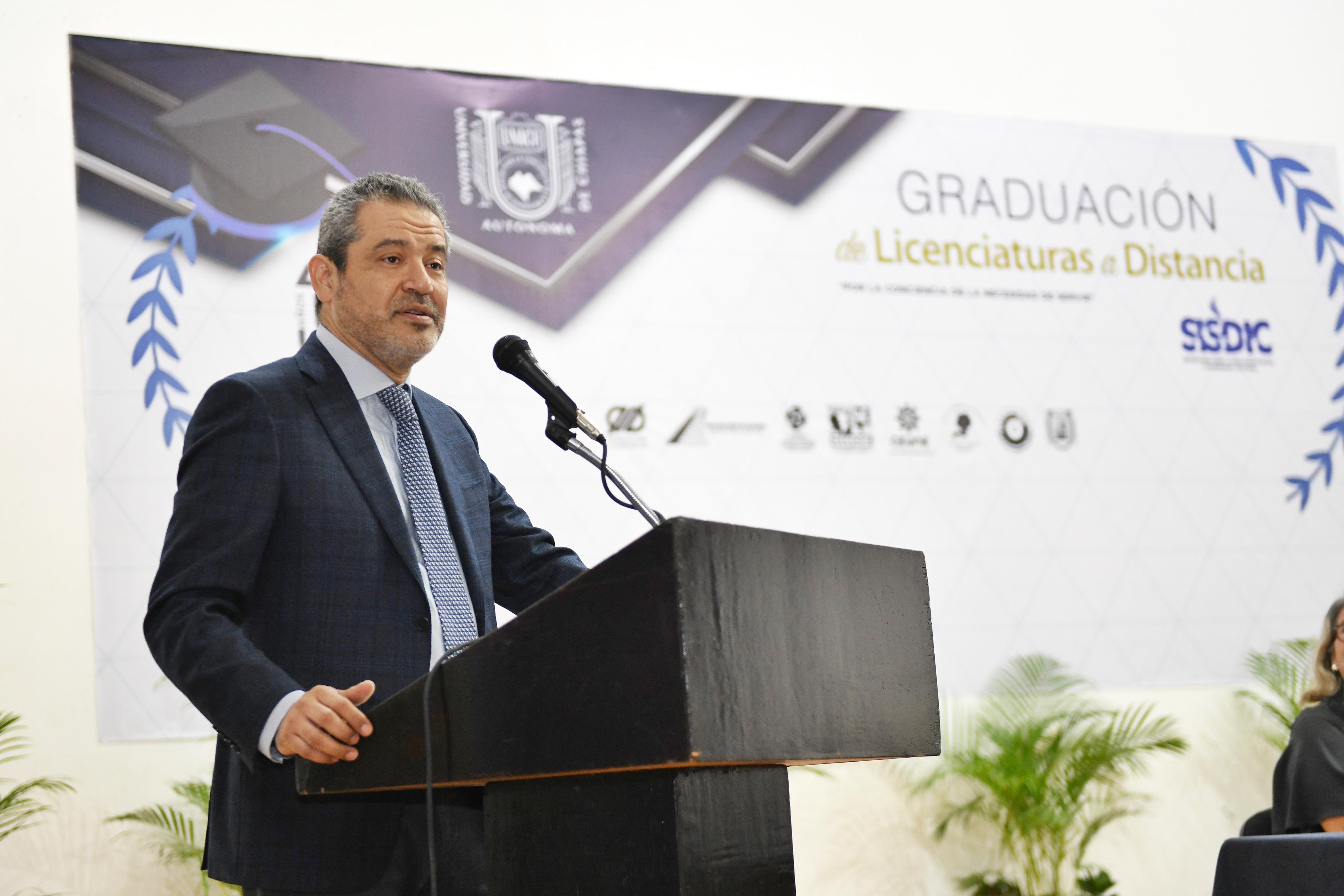 Celebran graduación de 180 egresadas y egresados de los programas de licenciatura a distancia de la UNACH