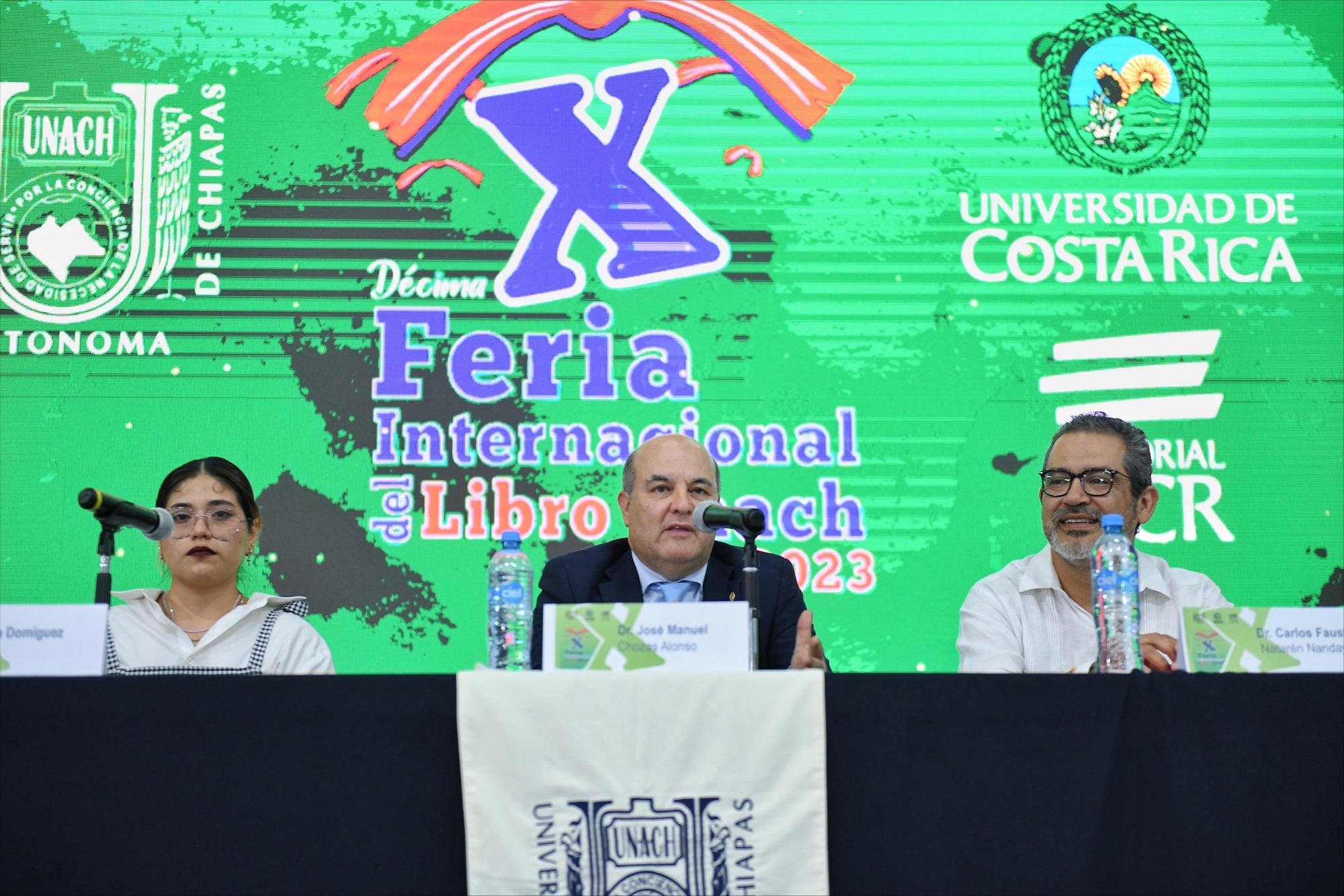 Rinden homenaje al poeta Oscar Oliva en la X Feria Internacional del Libro UNACH 2023