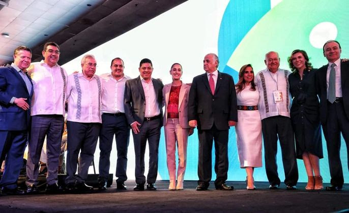 Sheinbaum: los miles de trabajadores y trabajadoras que hacen posible la industria turística en el país, son el rostro hospitalario de nuestra orgullosa mexicanidad