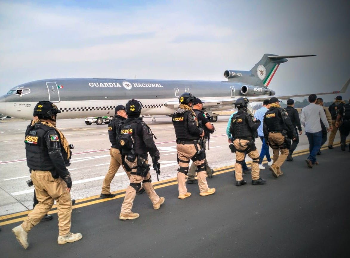 Fuerzas federales y estatales trasladan 70 personas privadas de la libertad a diversos centros penitenciarios del país