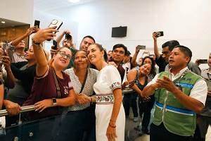 Al ritmo de la marimba y con muestras de cariño reciben a Claudia Sheinbaum en Veracruz