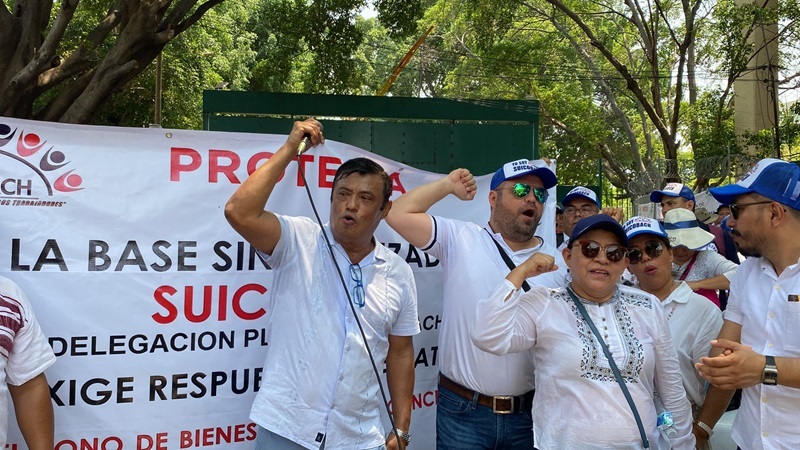 Determinan maestros dejar de bloquear planta de Pemex 
