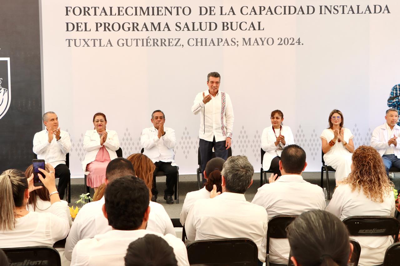 Rutilio Escandon y la salud bucal