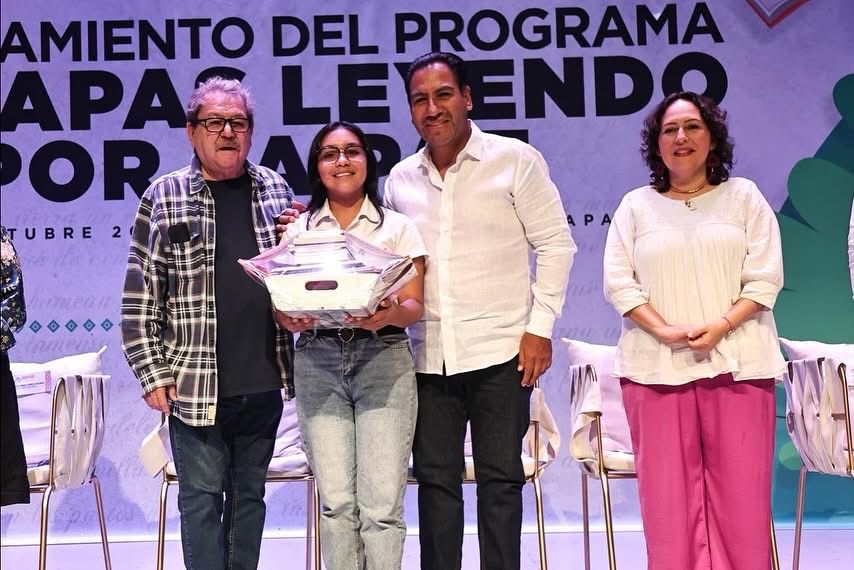 Eduardo Ramírez y Paco Ignacio Taibo II ponen en marcha el programa Chiapas Leyendo por la Paz 