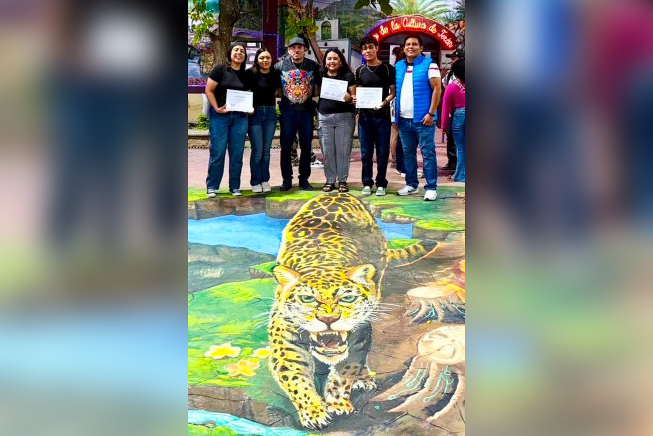 Estudiantes de la UNICACH crean mural que resalta la identidad chiapaneca