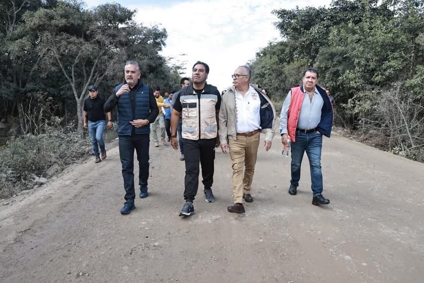 Eduardo Ramírez supervisa obra de conservación del camino Comitán–La Mesilla–Pujiltic