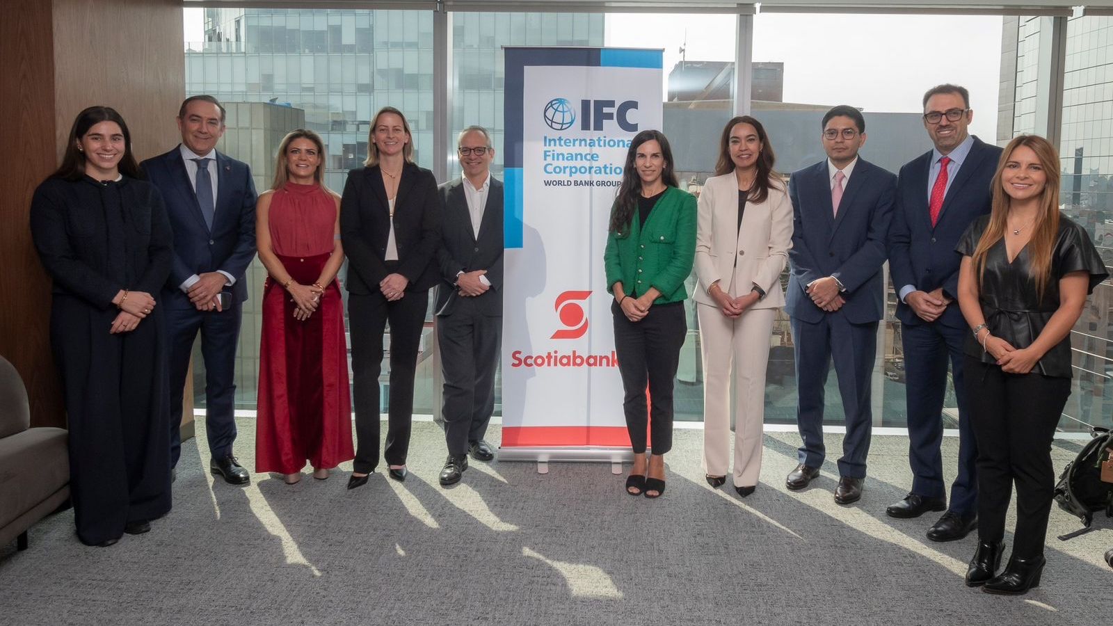 IFC invierte US$250 millones en Scotiabank México para ampliar el acceso a financiamiento de vivienda para mujeres