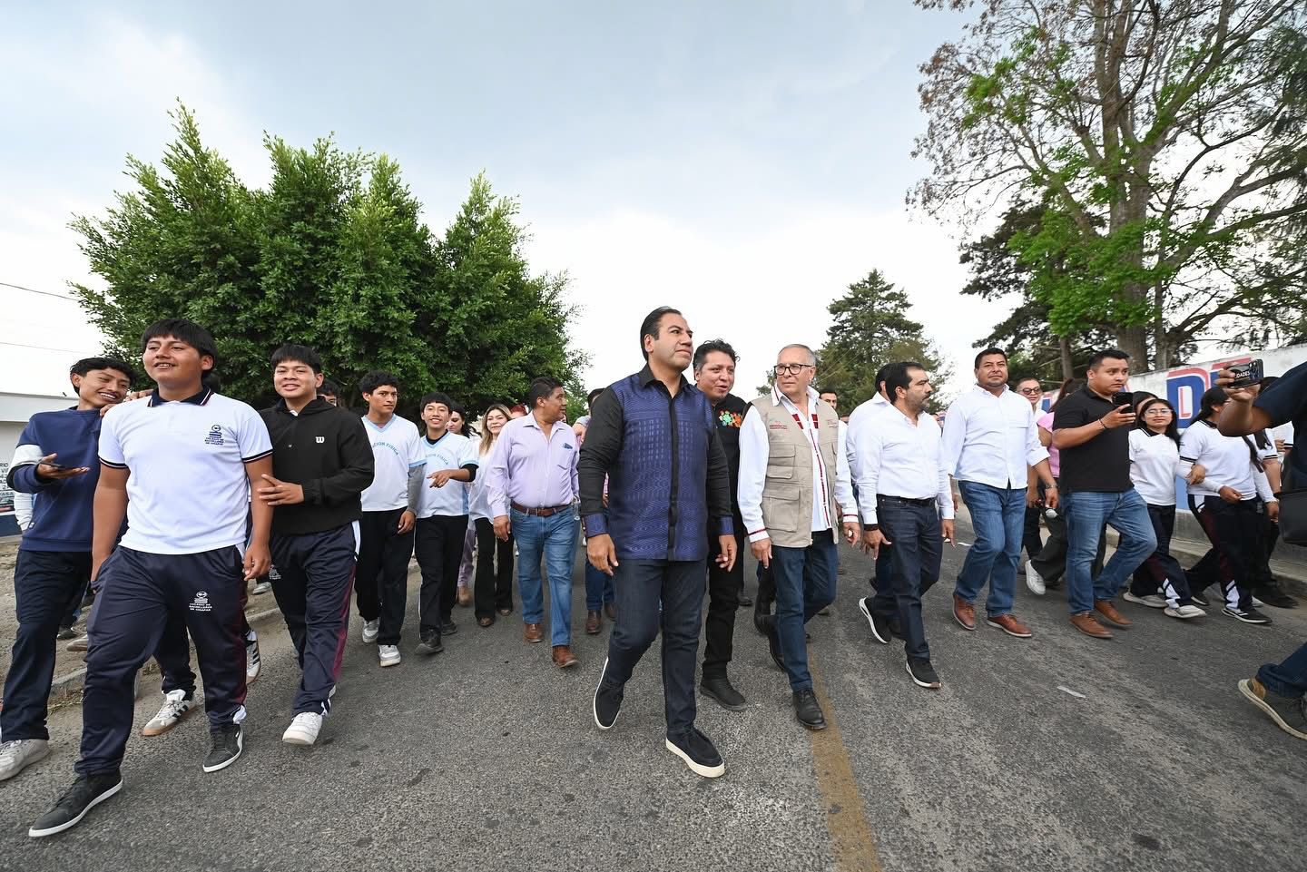 Eduardo Ramírez impulsa infraestructura carretera y alfabetización en La Independencia 