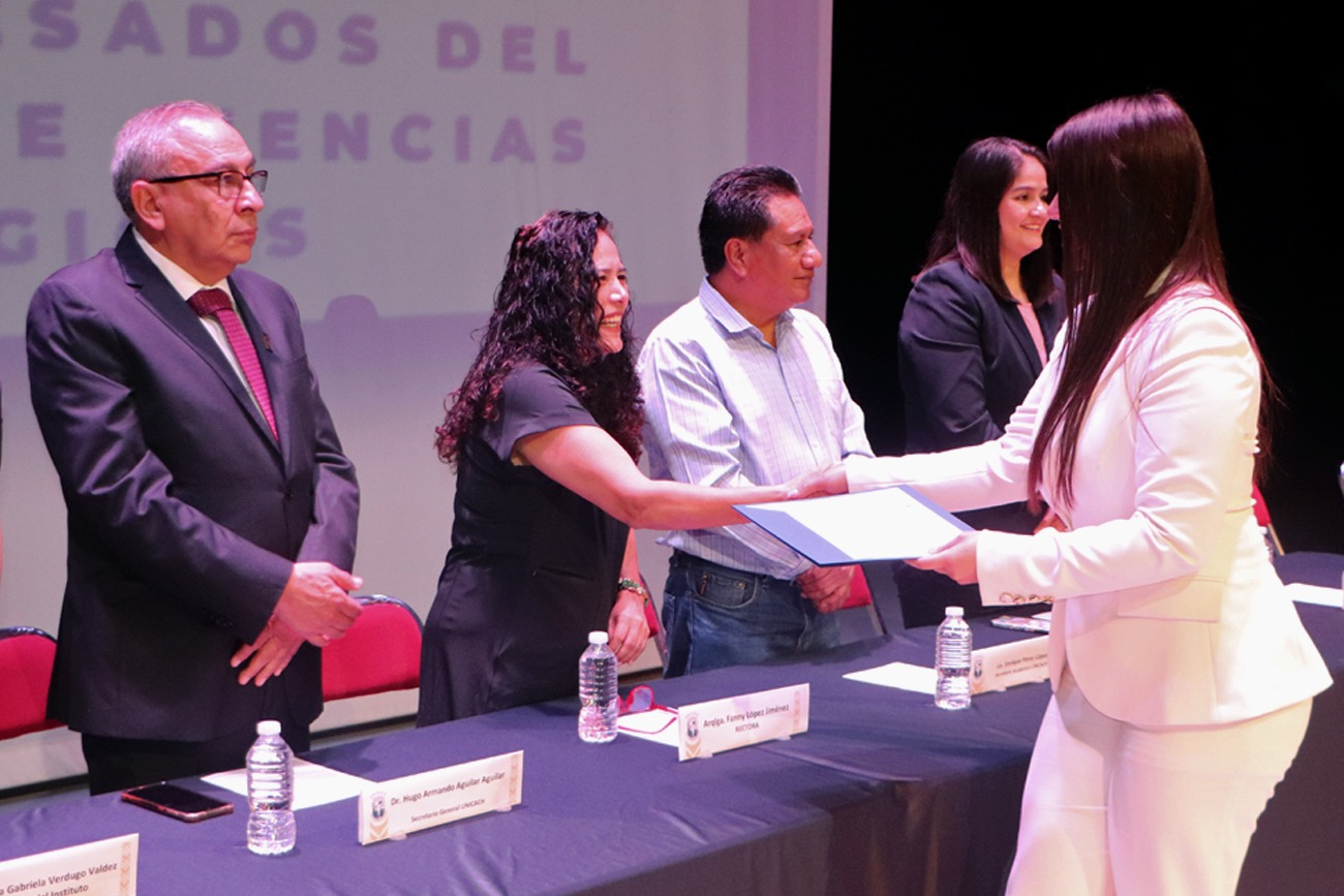ICIBIOL-UNICACH gradúa a profesionales en biología y manejo de cuencas 
