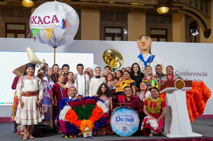 Se presenta la Guelaguetza 2025 en 