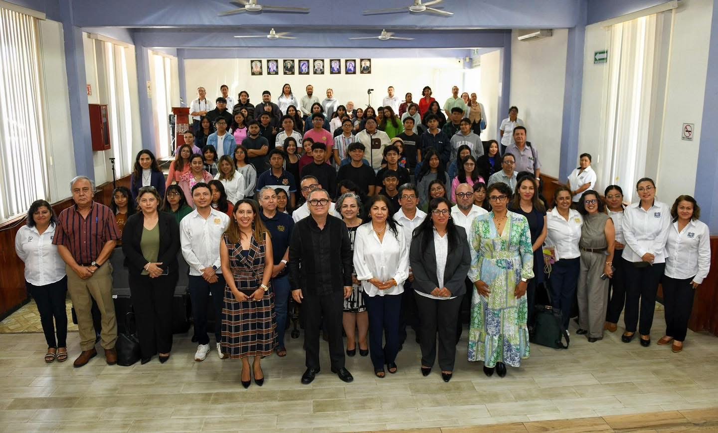 Concluye proceso de evaluación hecha por los CIEES a 17 programas académicos de la UNACH ]