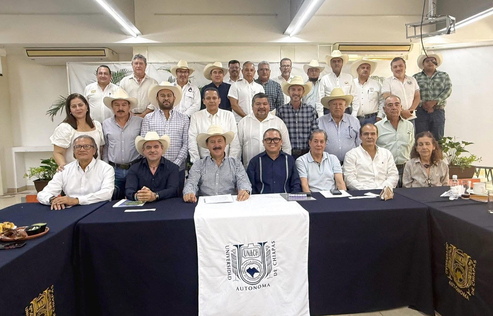 Suman UNACH, Gobierno de Chiapas y productores esfuerzos conjuntos para el desarrollo de campo 