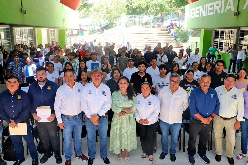 Rectora de la UNICACH da la bienvenida a estudiantes de Ingeniería 