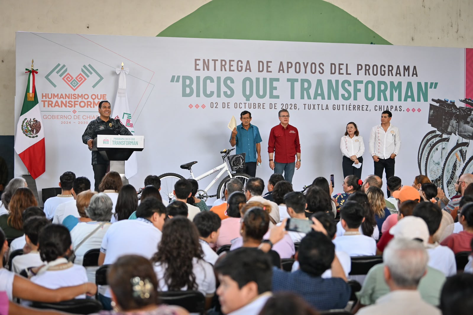 Eduardo Ramírez entrega apoyos de Bicis que Transforman a estudiantes de Tuxtla Gutiérrez