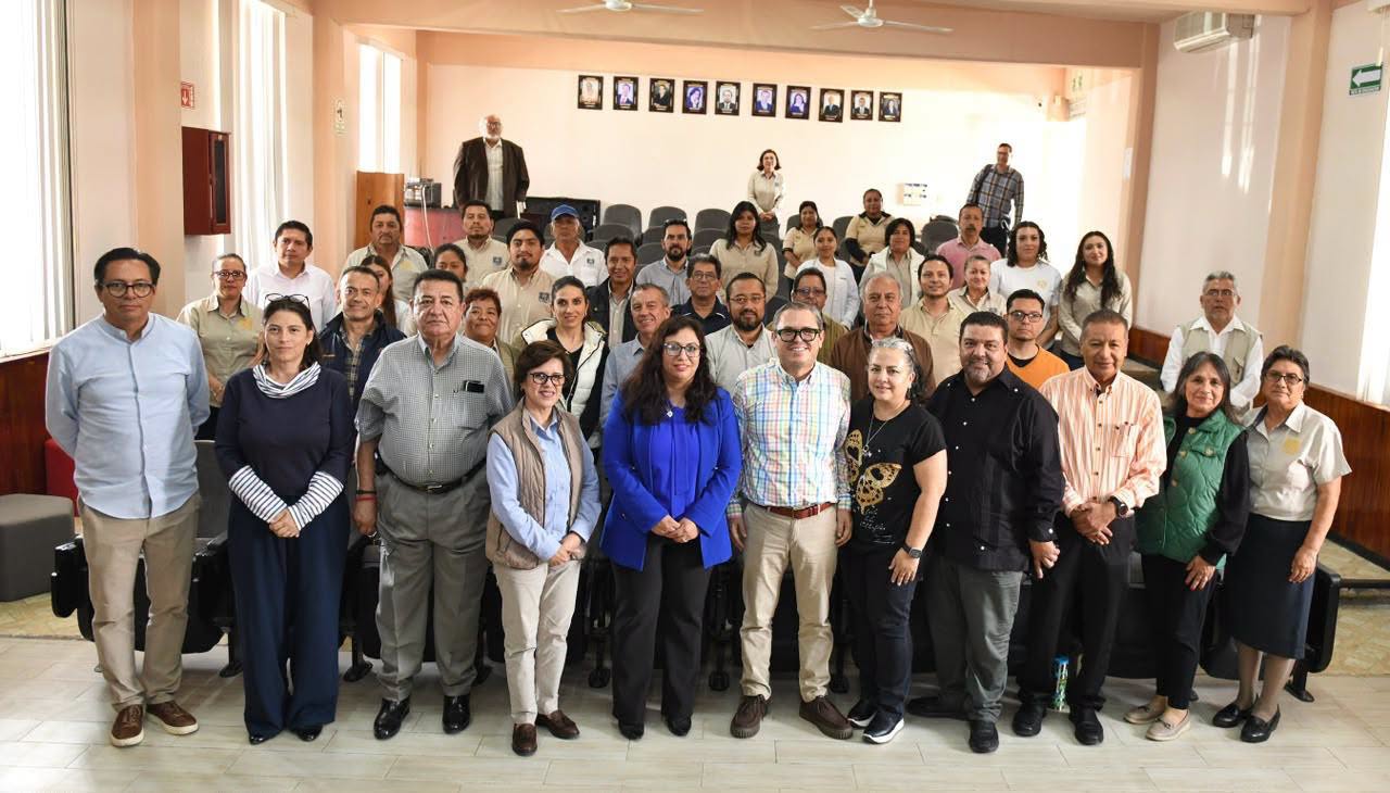 Se reúne el rector de la UNACH Oswaldo Chacón Rojas con integrantes de la comunidad del Campus Comitán