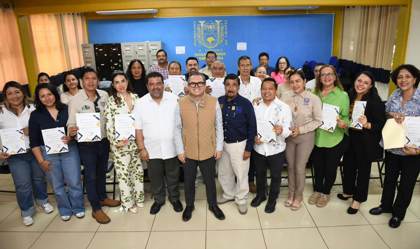 Entregan recategorizaciones a docentes de la UNACH