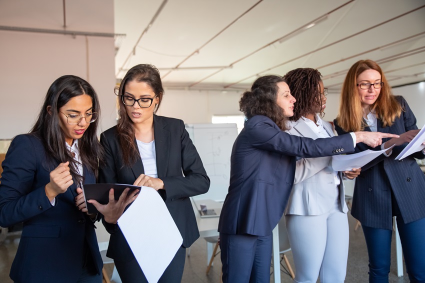 Liderazgo femenino empresarial: mujeres que definen el rumbo de los negocios