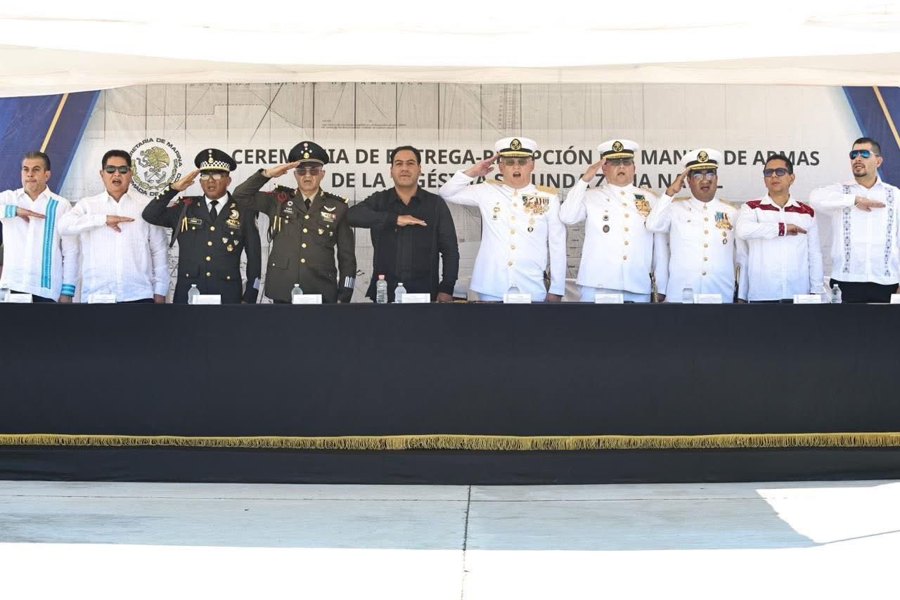 Eduardo Ramírez asiste a Ceremonia de Entrega-Recepción del Mando de Armas de la Vigésima Segunda Zona Naval