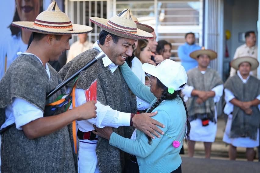 Eduardo Ramírez impulsa alfabetización e infraestructura social y educativa en Santiago El Pinar y Aldama