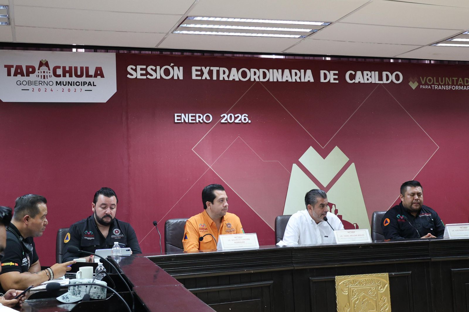 Gobernador instruye redoblar acciones para liquidar incendio en basurero municipal de Tapachula