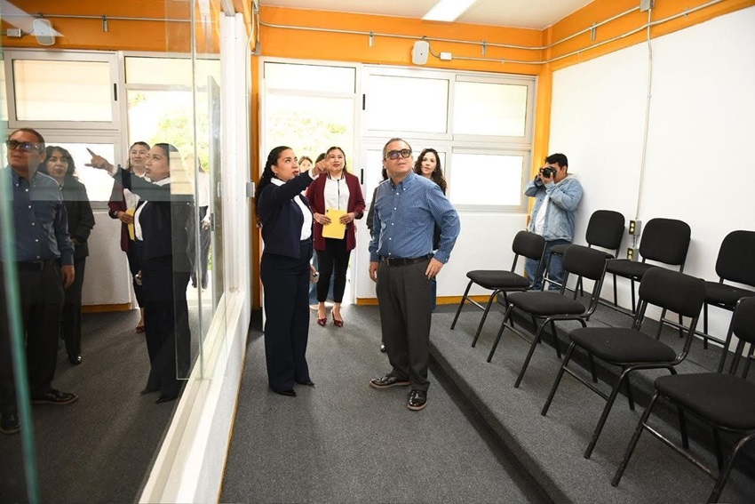 Recorre el rector de la UNACH Oswaldo Chacón Rojas distintas unidades académicas