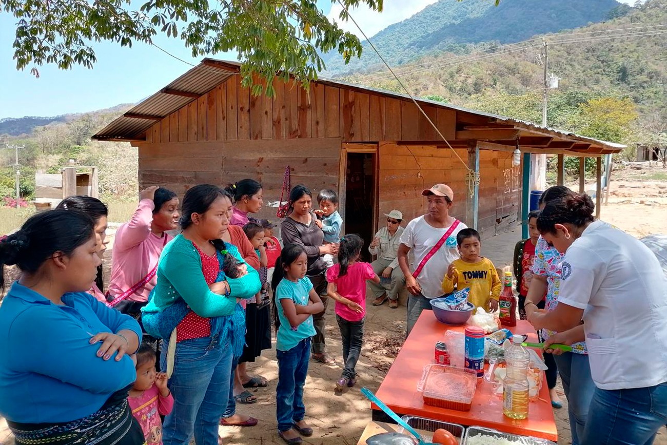 Estudiantes y docentes unicachenses promueven estilos de vida saludables en zonas cafetaleras 