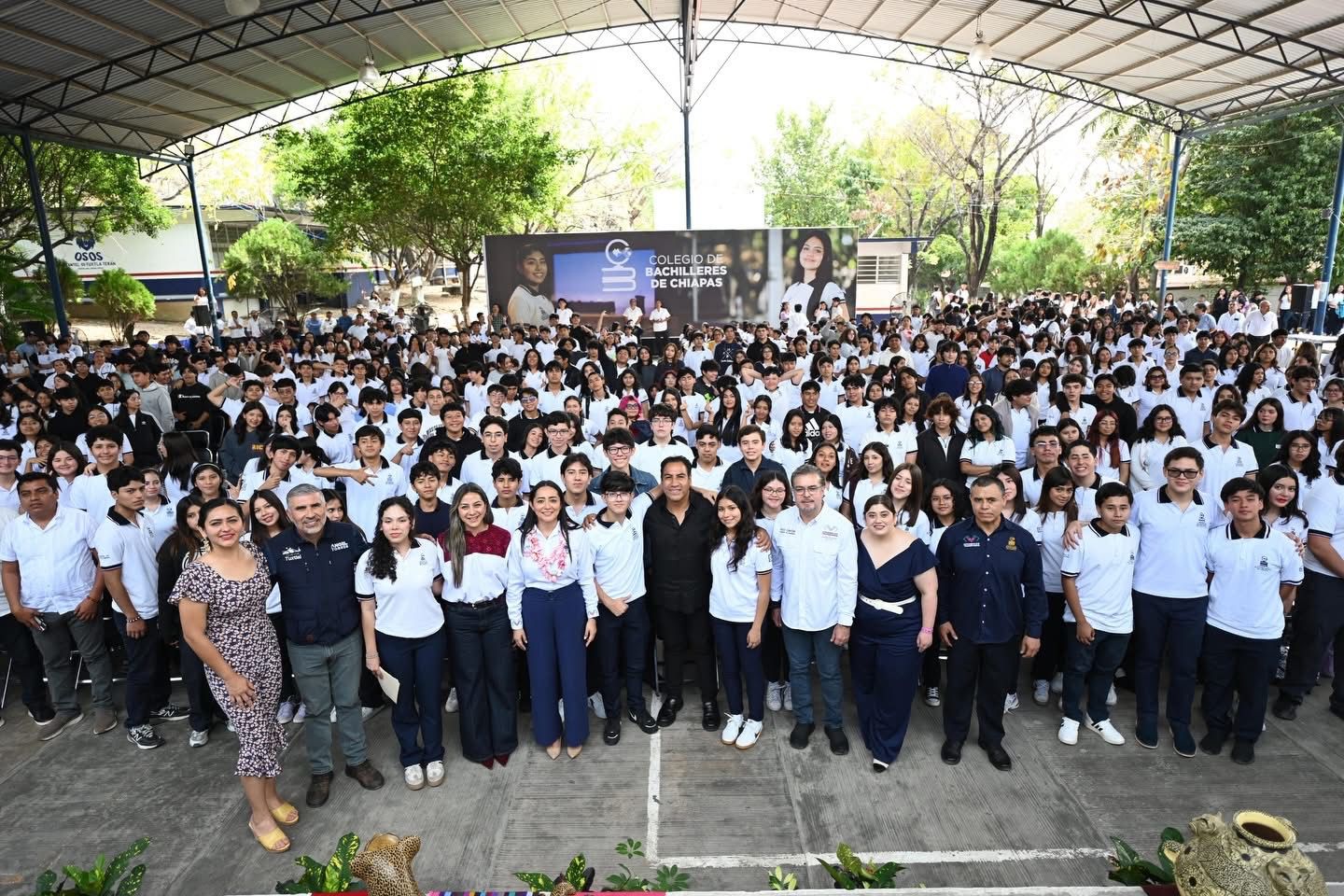 Eduardo Ramírez entrega mobiliario e insumos al Cobach y fortalece infraestructura educativa en el Cebech