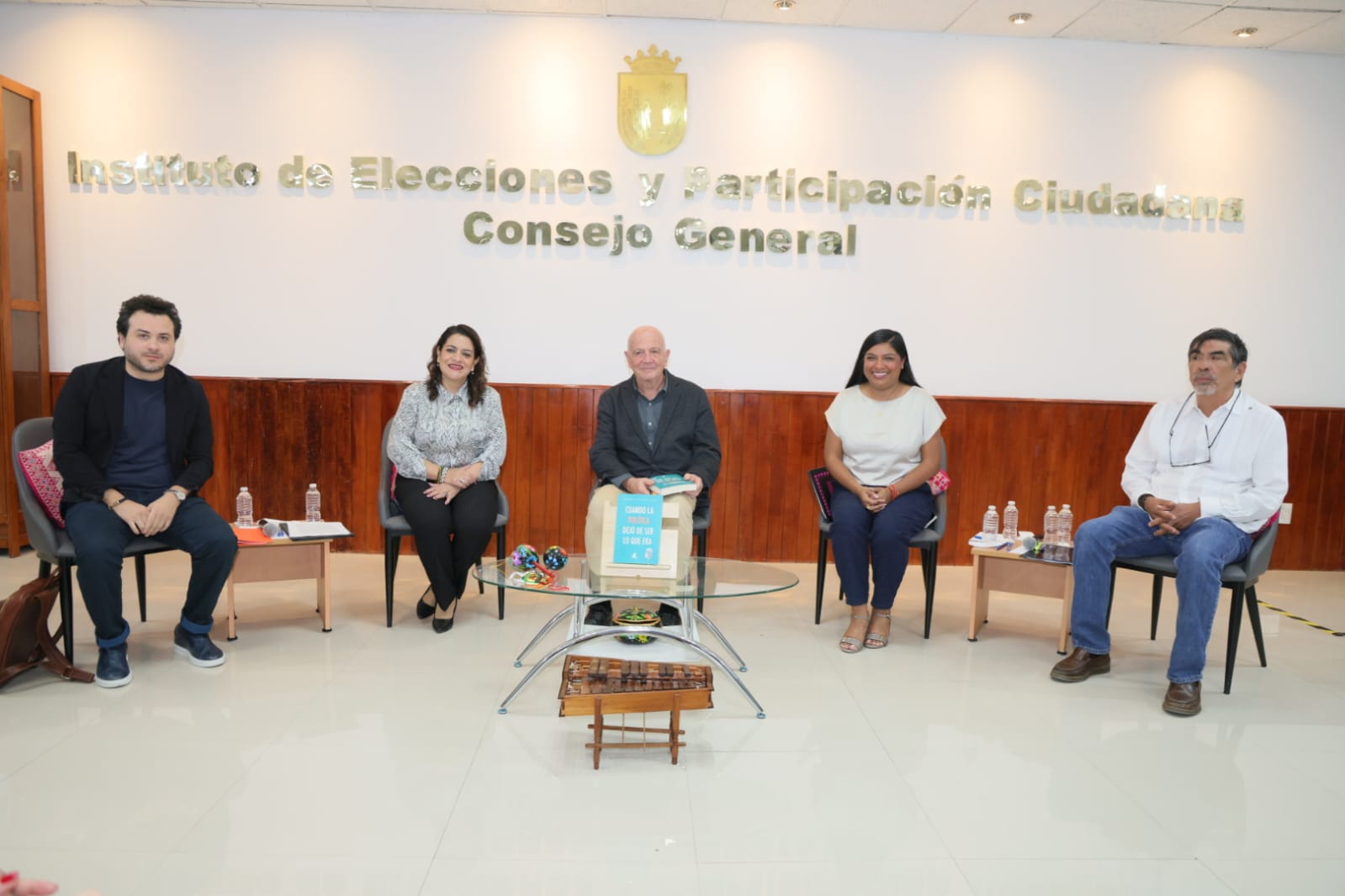 Presentan en IEPC, libro 
