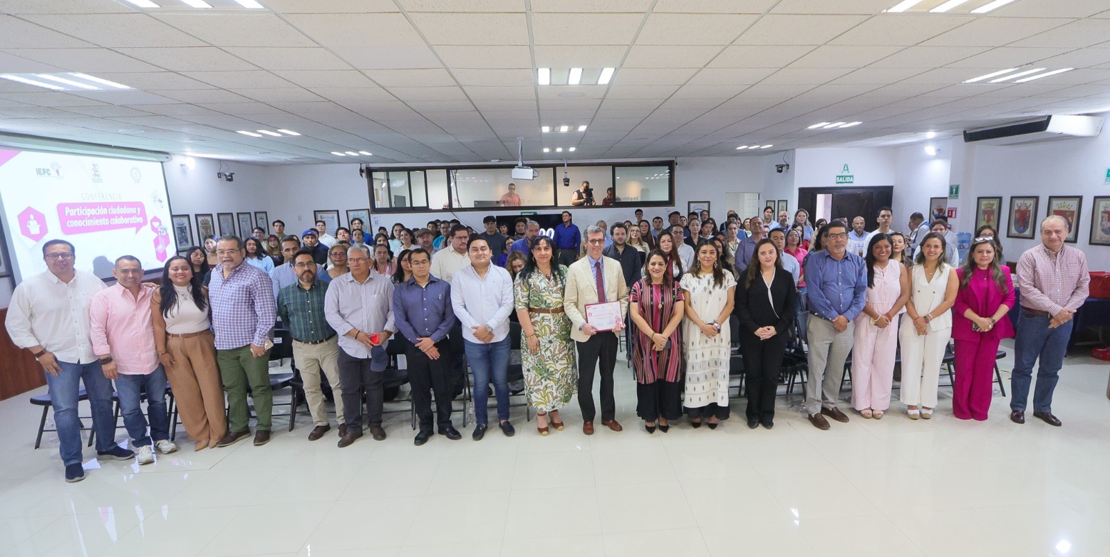 Presenta IEPC conferencia 