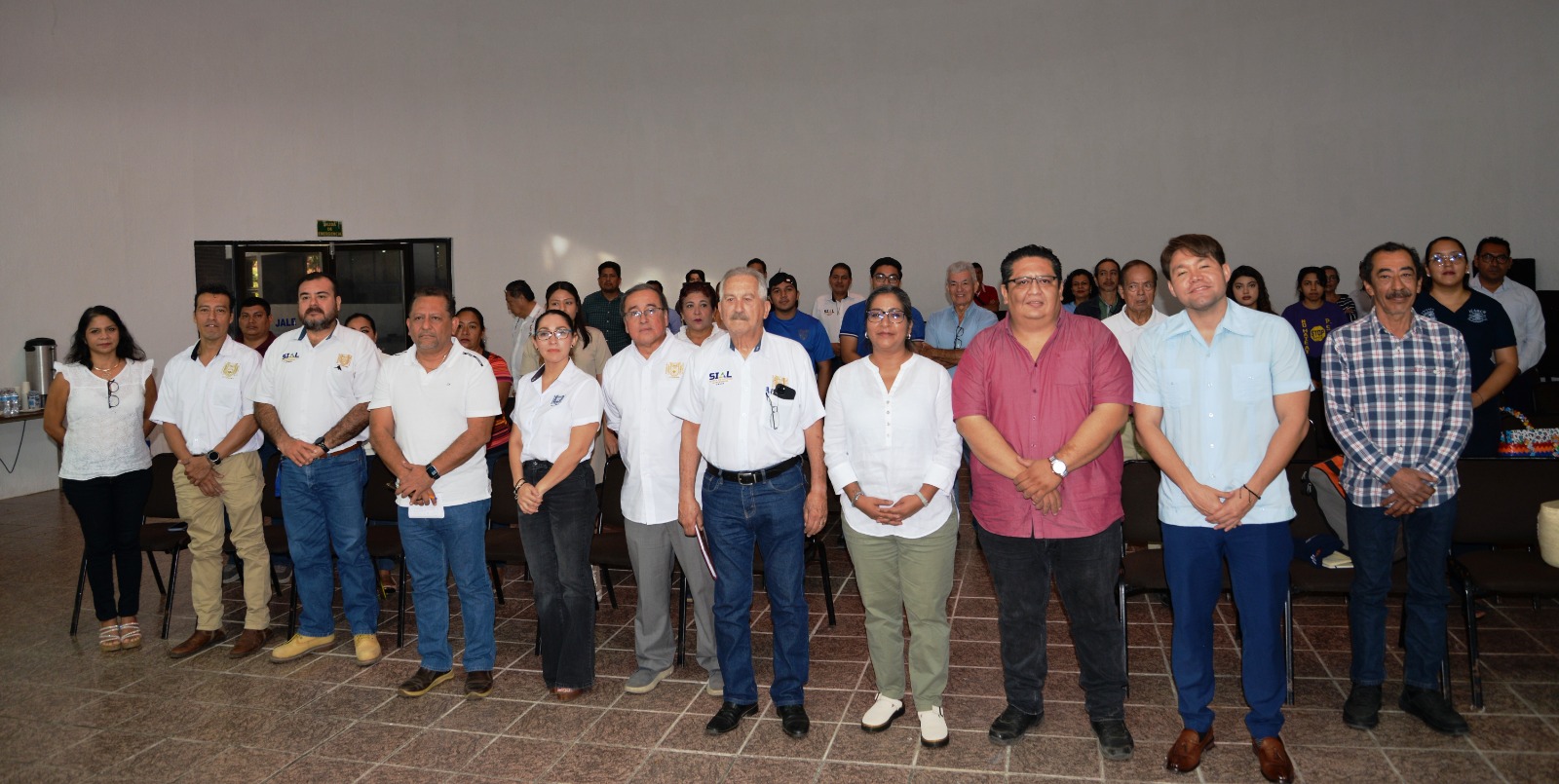 Imparten en la UNACH taller sobre calidad y uso de los propóleos