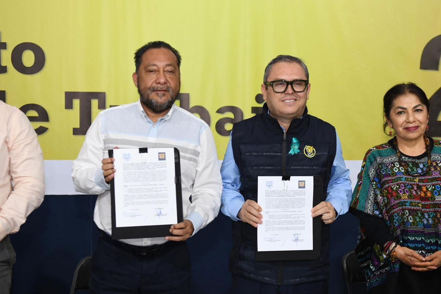  Firma Administración Central de la UNACH el contrato colectivo de trabajo con el STAUNACH