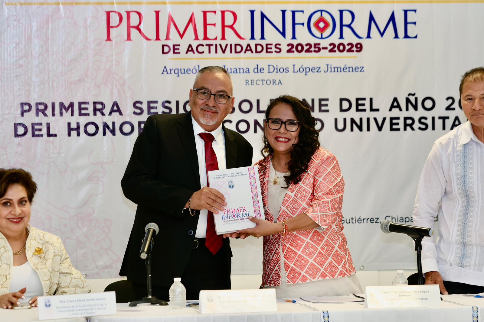 Presenta rectora de la UNICACH Fanny López Jiménez, Primer Informe ante el Consejo Universitario