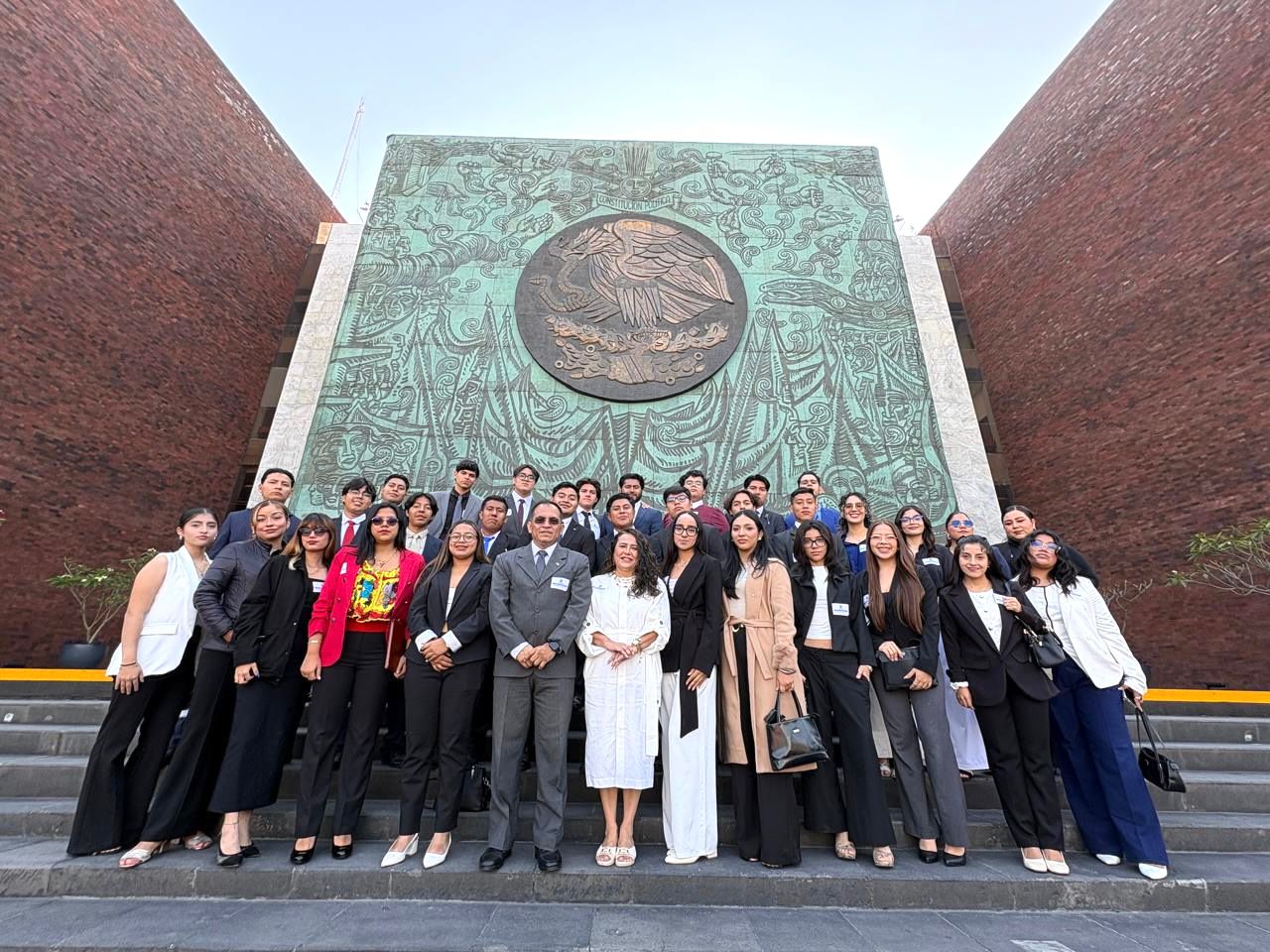 Participan estudiantes de UNICACH en Modelo Parlamentario Universitario en la Cámara de Diputados del Congreso de la Unión
