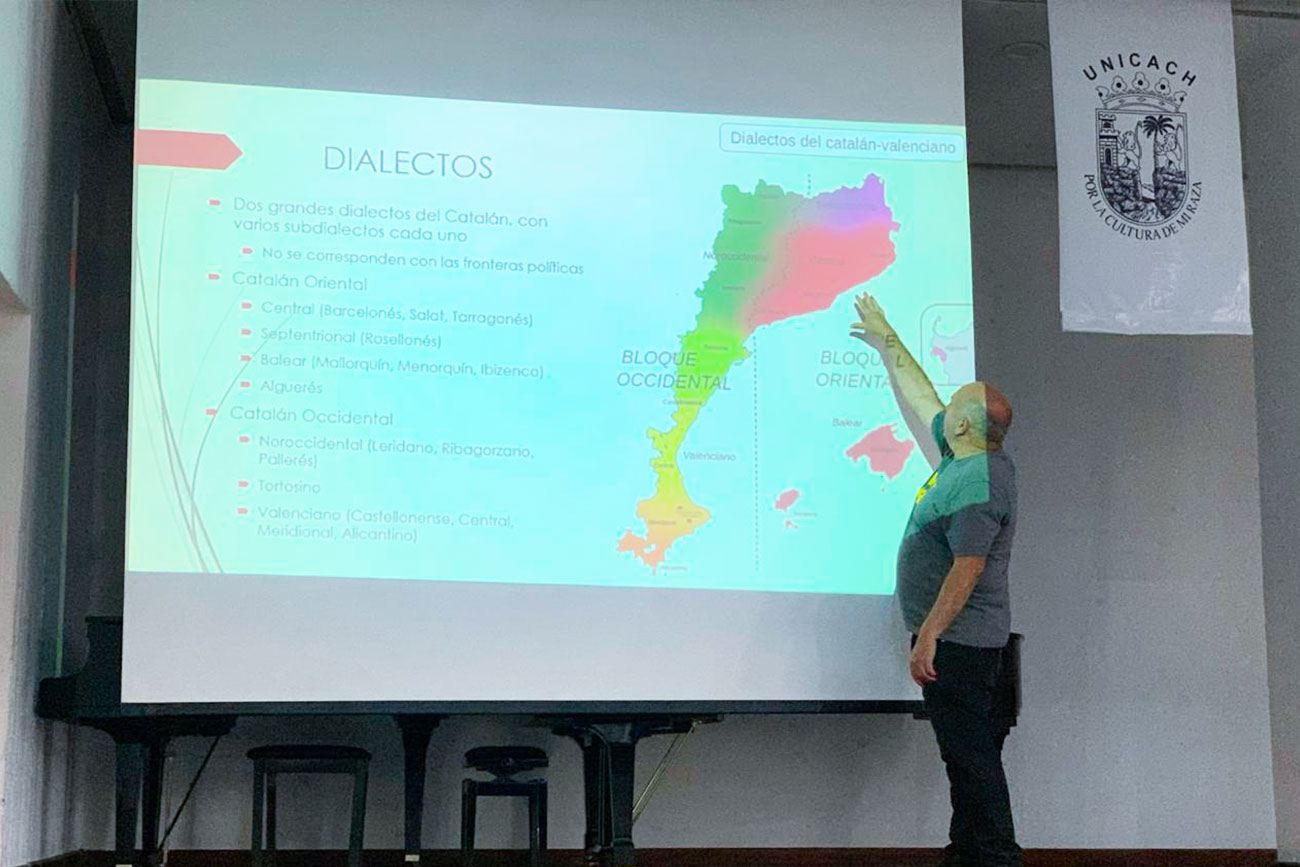 Dialogan en la UNICACH sobre la preservación de lenguas