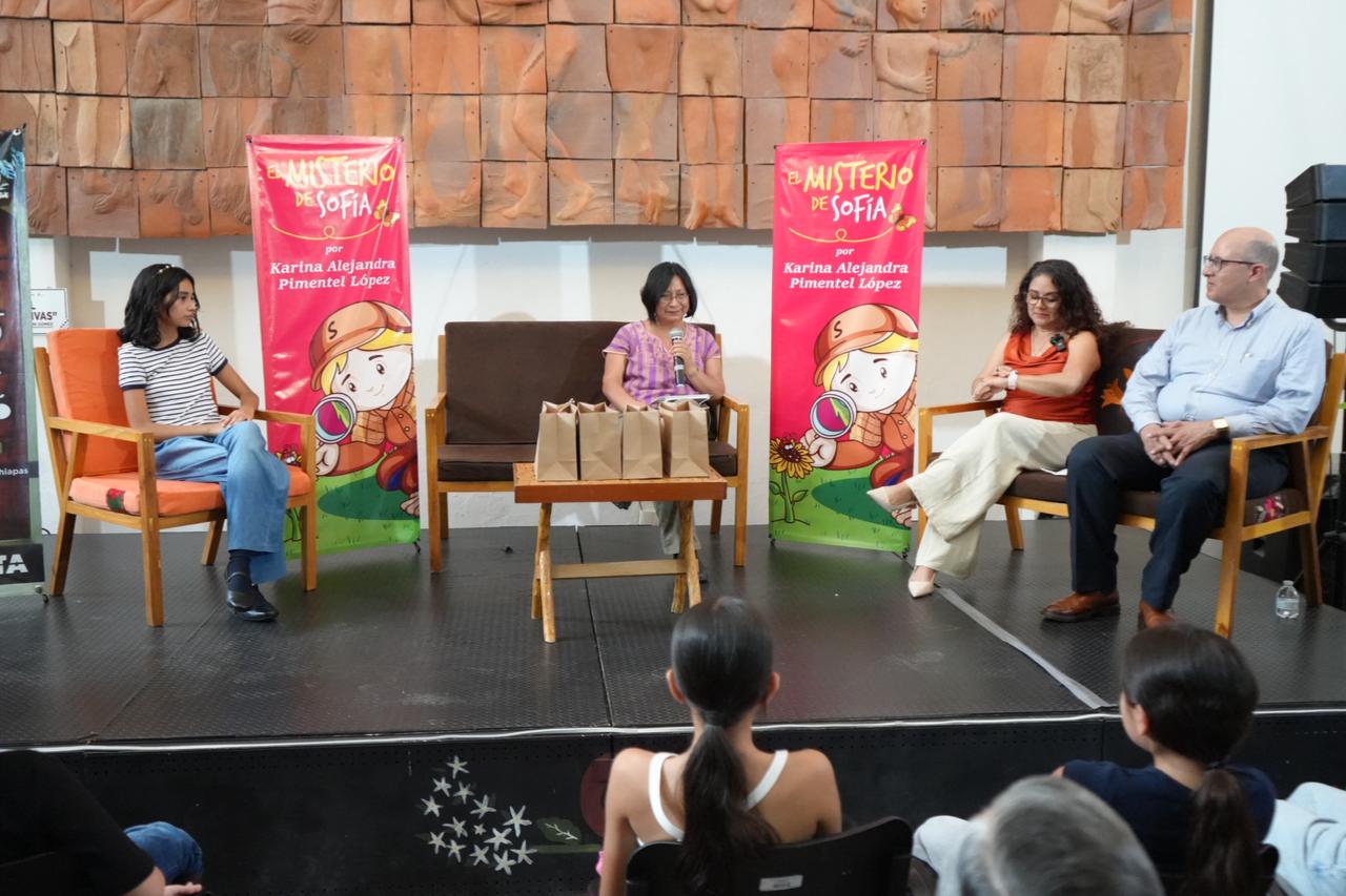 Una tarde de letras y sueños: niña de 11 años presenta “El misterio de Sofía” en el Museo del Café