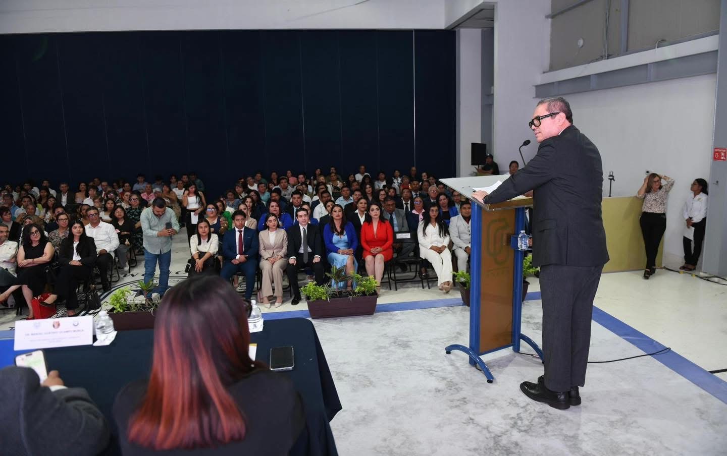 Celebra UNACH graduación de la décima generación de la Licenciatura en Derecho modalidad no escolarizada