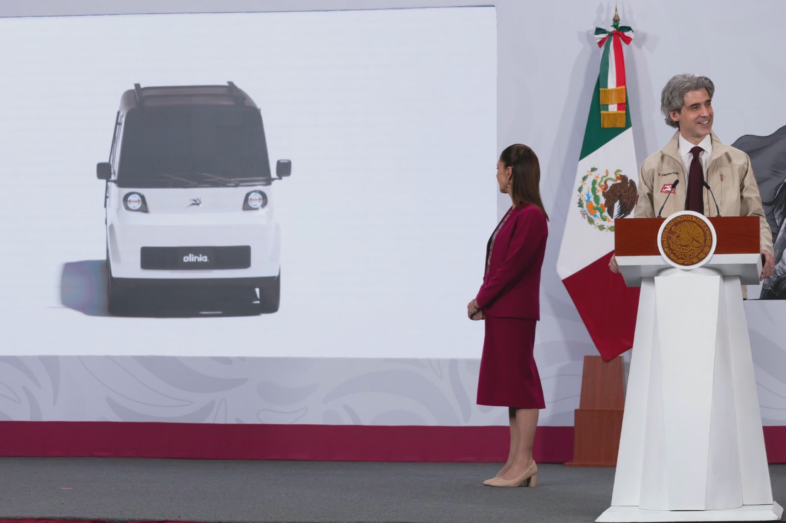 PRESIDENTA CLAUDIA SHEINBAUM PRESENTA EL PROTOTIPO DEL MINIVEHÍCULO ELÉCTRICO MEXICANO OLINIA