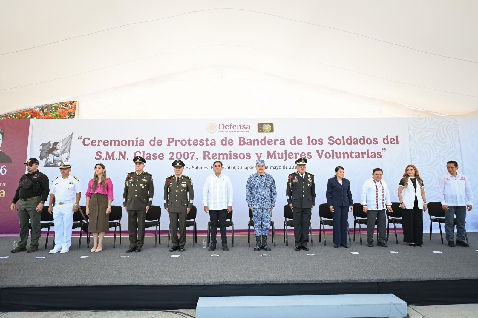 Eduardo Ramírez atestigua Ceremonia de Protesta de Bandera de Soldados del Servicio Militar Nacional