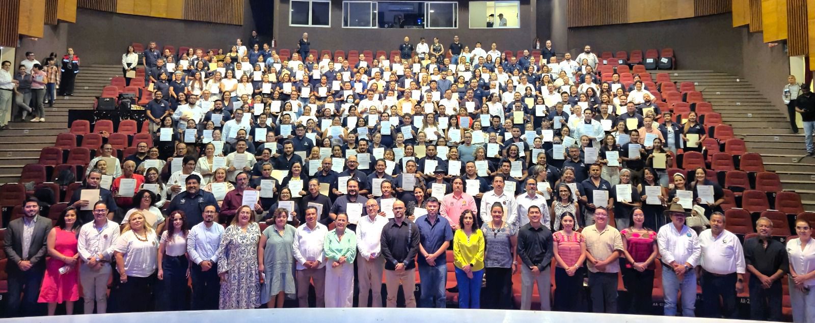 Encabeza rectora de UNICACH Fanny López Jiménez, acto de justicia histórica y académica para docentes