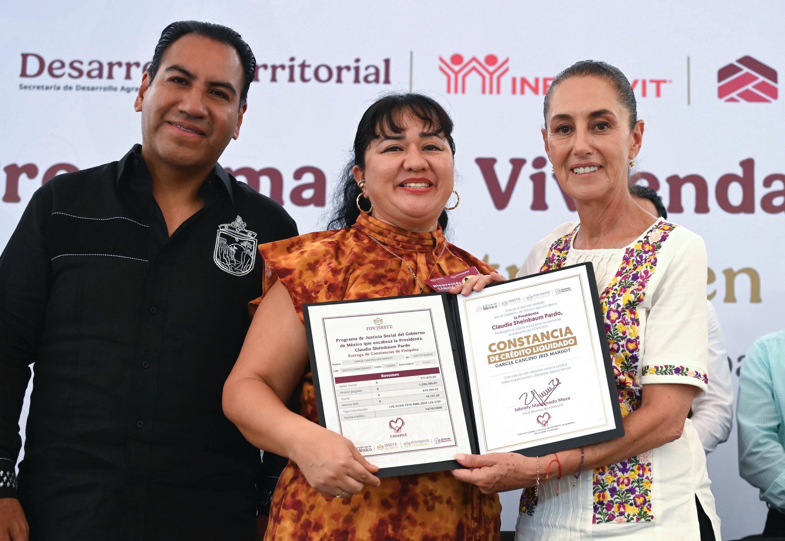 VIVIENDA PARA EL BIENESTAR AYUDA AL CRECIMIENTO ECONÓMICO AL APORTAR 1% AL PIB Y BENEFICIA A 30 MILLONES DE PERSONAS: PRESIDENTA CLAUDIA SHEINBAUM ENTREGA VIVIENDAS EN TUXTLA GUTIÉRREZ, CHIAPAS